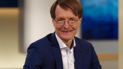 Lauterbach (SPD): Δεν θα υπάρξει επάρκεια εμβολίων για τη Γερμανία πριν το 2022