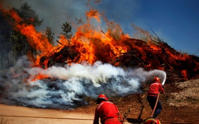 Πορτογαλία: 900 πυροσβέστες με 300 οχήματα στη μάχη κατά της πύρινης λαίλαπας - Εκκενώνονται περιοχές