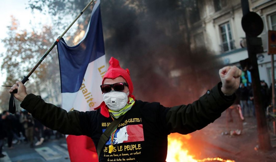 Ένταση και σοβαρά επεισόδια στο Παρίσι – Διαδηλώσεις κατά της αστυνομικής βίας στη Γαλλία, υπό πίεση ο Macron