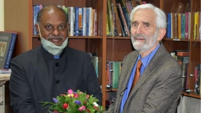 Έλληνας καθηγητής βραβεύτηκε για το έργο του με μία από τις υψηλότερες διακρίσεις της Ινδίας