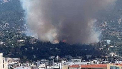 Μεγάλη πυρκαγιά στην Πάτρα - Ξέσπασε σε χαμηλή βλάστηση στo Γηροκομείο - Μηνύματα του 112, προληπτικές εκκενώσεις