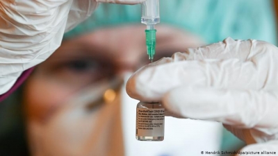 Μανωλόπουλος (καθ. Φαρμακολογίας): Ο στόχος των εμβολιασμών έχει χαθεί - Θα επιτευχθεί μέσα από τη φυσική ανοσία