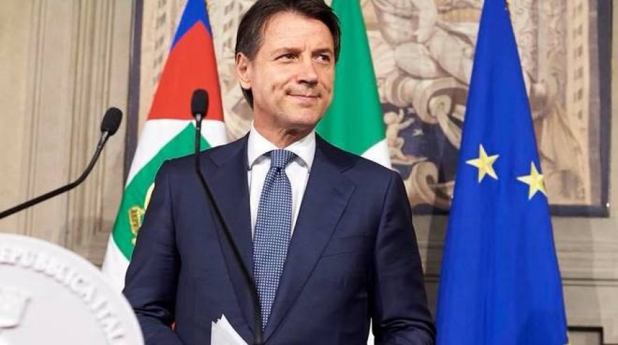 Ιταλία: Στο ζενίθ η δημοτικότητα του πρωθυπουργού Conte, στο ναδίρ της κυβέρνησής του