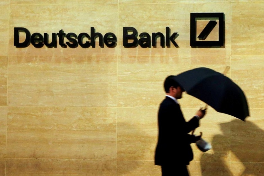 Η Deutsche Bank παραπαίει... αλλά εξακολουθεί να δίνει 2 δισ. bonus σε στελέχη