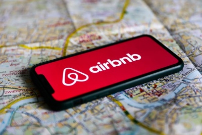 Ξεπέρασαν τις κλίνες των ξενοδοχείων αυτές των Airbnb | Ποιες αλλαγές ετοιμάζει η πολιτεία στις βραχυχρόνιες μισθώσεις