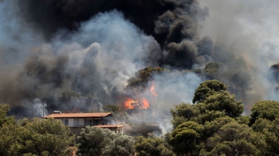 Φωτιά στη Βόνιτσα - Επιχειρούν εναέρια μέσα