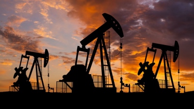 Κέρδη για δεύτερη ημέρα στο πετρέλαιο, με ώθηση από αποθέματα και ανάπτυξη στις ΗΠΑ
