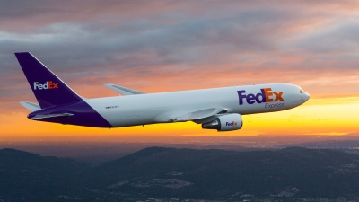 FedEx: Υπόσχεται 3,2 δισ. δολ. σε αυξήσεις μισθών και επενδύσεις, λόγω της φορολογικής μεταρρύθμισης