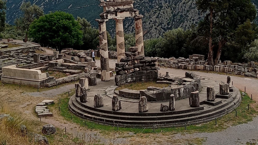 Υπουργείο Πολιτισμού: Αποκατάσταση των εισόδων στο Γυμνάσιο και στο ναό της Αθηνάς Προναίας στους Δελφούς