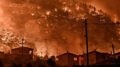 Πύρινος εφιάλτης στην Κορινθία - Δύο νεκροί, δύο τραυματίες - Τα κύρια μέτωπα, εκκενώσεις, κλειστά σχολεία