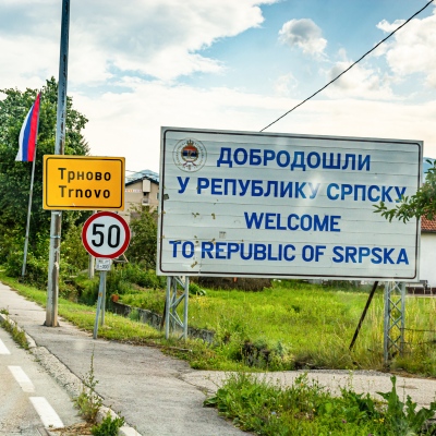 «Μπαρούτι» μυρίζει ξανά στα Βαλκανία, με παρέμβαση Δύσης - Η Σερβική Δημοκρατία απειλεί με απόσχιση από τη Βοσνία Ερζεγοβίνη
