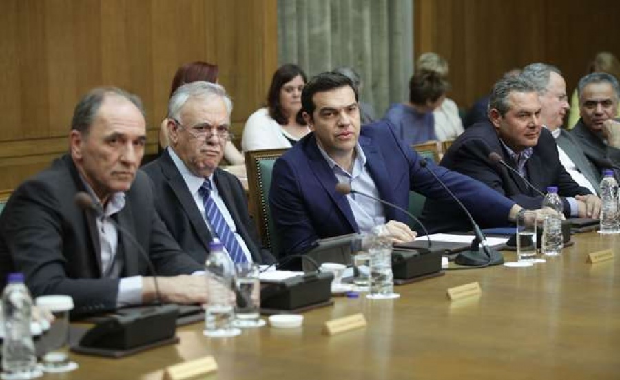 Στο «κενό» έπεσε ο επικοινωνιακός αντιπερισπασμός Τσίπρα - Διογκώνονται οι πολιτικές αντιδράσεις