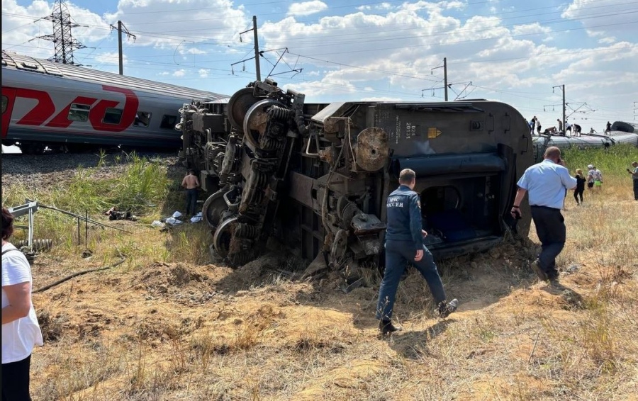 Ρωσία: Δύο νεκροί, 100 τραυματίες από σύγκρουση τρένου με φορτηγό – Εκτροχιάστηκαν 8 βαγόνια