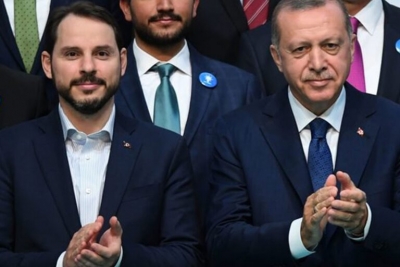 Ο γαμπρός του Erdogan «επιστρέφει» και απειλεί με μηνύσεις τους επικριτές του