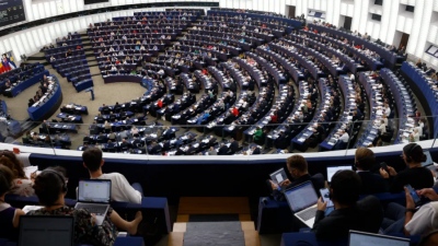 Πυρετώδεις διαβουλεύσεις για αναζήτηση συμμαχιών στο Ευρωκοινοβούλιο - Στις 21.15 (ώρα Ελλάδας) η πρώτη προβολή του νέου Κοινοβουλίου