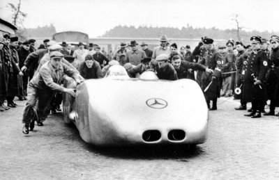 Πόσα χιλιόμετρα είχε πιάσει το Mercedes W 125 Rekordwagen το 1938;