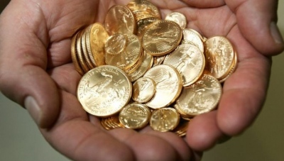Ξεπουλάνε τις χρυσές λίρες οι Έλληνες - ΤτΕ: Αύξηση 46% το β' τρίμηνο του 2024 συγκριτικά με το 2023 - Στα ύψη η τιμή της