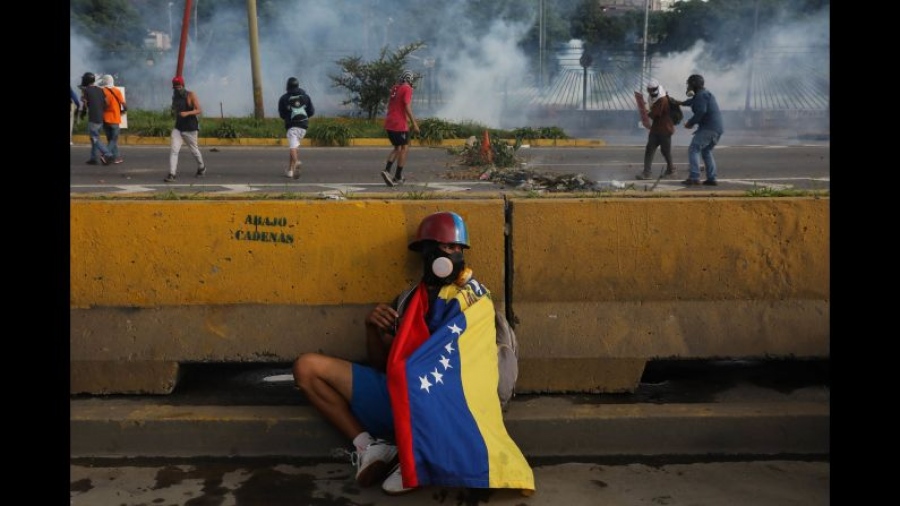 Χάος στη Βενεζουέλα, 2 νεκροί σε διαδηλώσεις κατά Maduro - Νικήσαμε, μπορούμε να το αποδείξουμε λέει η αντιπολίτευση