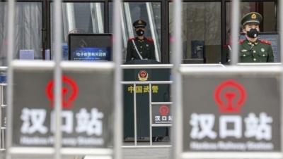 Κίνα: Τίμησε γιατρούς και αστυνομικούς, θύματα του κορωνοϊού