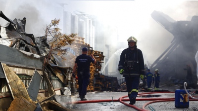 Συναγερμός μετά από έκρηξη στην Κάτω Κηφισιά - Τεράστια φωτιά στις εγκαταστάσεις επιχείρησης