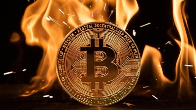 Το Bitcoin οδεύει προς τα 70.000 δολ., σύμφωνα με τους ειδικούς – Κινδυνεύουν τα κρυπτονομίσματα ή είναι η ιδανική στιγμή για επένδυση;