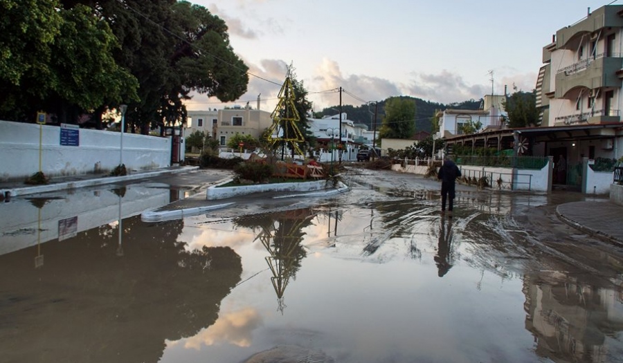 Κλειστά όλα τα σχολεία σε Δωδεκάνησα και Κυκλάδες τη Δευτέρα 2/12