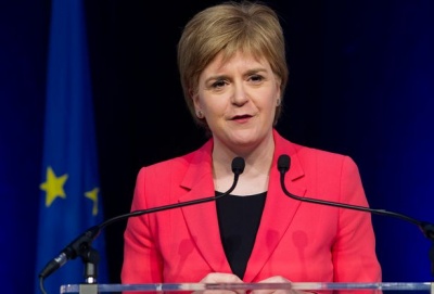 Sturgeon (Πρωθυπουργός Σκωτίας): Θα στηρίξουμε πρότασης μομφής κατά της κυβέρνησης May