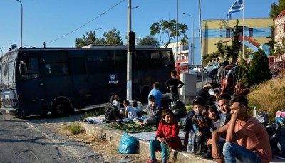 Ομαλοποιείται η κατάσταση στη Λέσβο - Μπήκαν στο καταυλισμό του Καρά Τεπέ οι πρώτοι μετανάστες - Παραμένουν οι αστυνομικές δυνάμεις