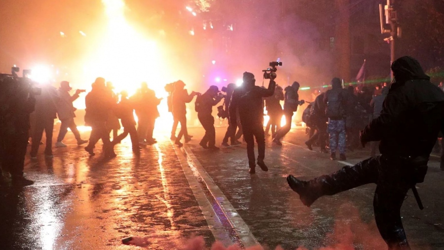 Νέο Maidan στη Γεωργία: Με μισθοφόρους και επαγγελματίες προβοκάτορες το ΝΑΤΟ πολεμάει τη νόμιμη κυβέρνηση Kobakhidze