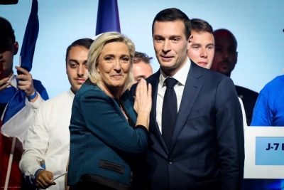 Σκηνικό εκφοβισμού στη Γαλλία: Οι αγορές προαναγγέλλουν «κωλοτούμπα» από τη Le Pen – Η  μπλόφα με το δημόσιο χρέος