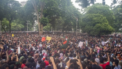 Μπαγκλαντές: Τουλάχιστον 27 νεκροί από συγκρούσεις διαδηλωτών που καλούν σε παραίτηση την πρωθυπουργό, με την αστυνομία