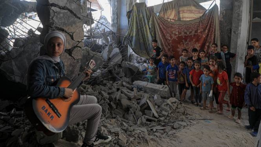 Φοιτήτρια από τη Γάζα χρησιμοποιεί τη μουσική της για να καταδείξει τα δεινά στην κοινότητα της Παλαιστίνης