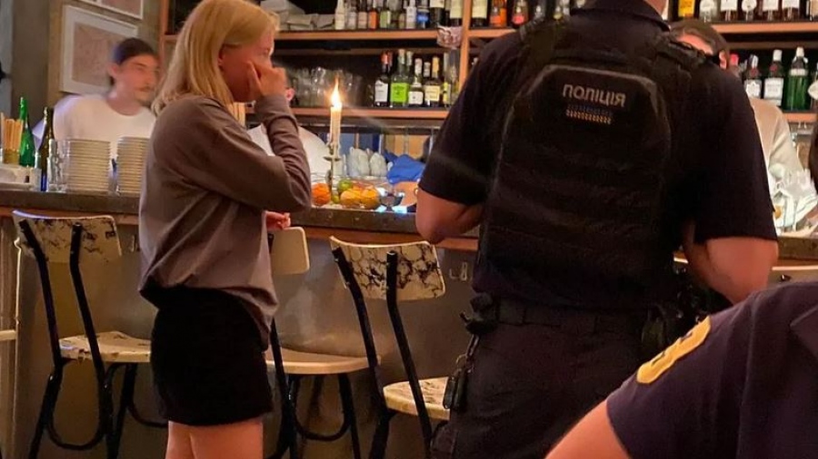 Ισχυρή έκρηξη σε cafe στο κέντρο του Κιέβου από τη ρίψη χειροβομβίδας