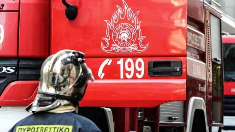 Σε ύφεση η φωτιά στο Ηράκλειο Κρήτης – Ισχυρές δυνάμεις της Πυροσβεστικής στο σημείο