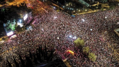 Πάνω από 150.000 άνθρωποι διαδήλωσαν κατά του «απαίσιου» Netanyahu, στη μεγαλύτερη διαδήλωση στην ιστορία του Ισραήλ