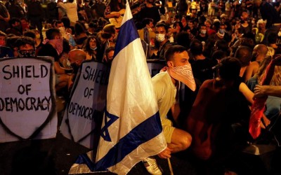 Ισραήλ: Χιλιάδες διαδηλωτές ζητούν την παραίτηση Netanyahu για διαφθορά - Τα ΜΜΕ βλέπει ως υποκινητές ο Bibi