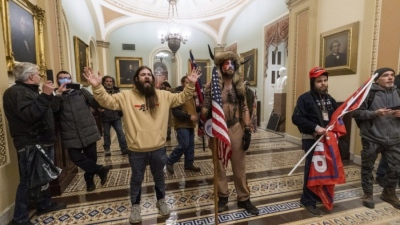 ΗΠΑ: Ο πρόεδρος Trump απένειμε χάρη στους δράστες της επίθεσης στο Καπιτώλιο