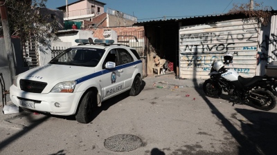 Σοκ στο Ζεφύρι: Επιβαίνοντες σε ΙΧ πυροβόλησαν προς μονοκατοικία