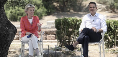 Politico: Η διαπλοκή ενώνει Μητσοτάκη - Von der Leyen – Στο στόχαστρο της ΕΕ οι κοινές διακοπές στην Κρήτη