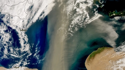 Σύννεφο αφρικανικής σκόνης 800 χιλιομέτρων πάνω από την Ελλάδα και τα Βαλκάνια - Εντυπωσιακή εικόνα