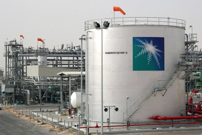 Η Saudi Aramco αποκρούει το αφήγημα της πράσινης μετάβασης και «στοιχηματίζει» σε πετρέλαιο και βενζίνη