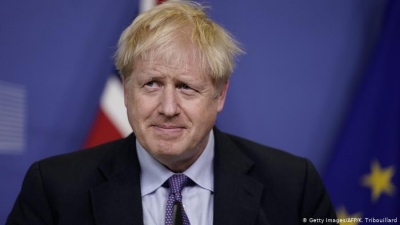 Reuters: Άκαμπτη στάση απέναντι στην ΕΕ θα τηρήσει ο Johnson στις διαπραγματεύσεις για το εμπόριο