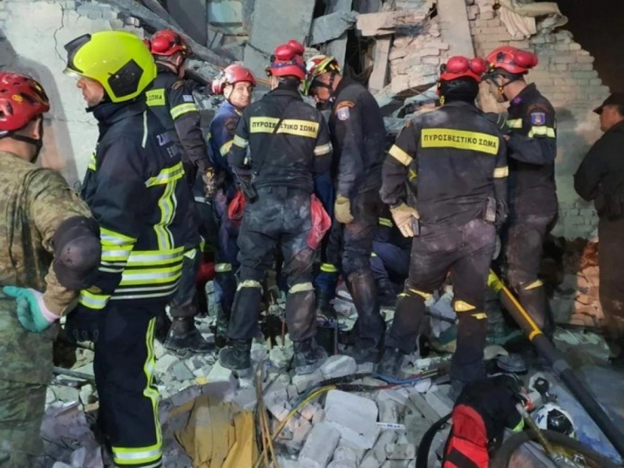 Καταστροφικός σεισμός στην Τουρκία: Ολονύχτιες έρευνες από την ΕΜΑΚ στα ερείπια κτιρίου στην Αντιόχεια