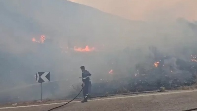 Βόρεια Ήπειρος: Μεγάλη φωτιά στο Κακοδίκι - Μάχη με τις φλόγες