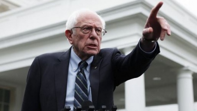 Λάβρος κατά των Δημοκρατικών ο Bernie Sanders - «Εγκαταλείψατε την εργατική τάξη, οργισμένοι οι Αμερικανοί»