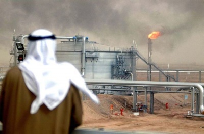 Η Σαουδική Αραβία αλλάζει τους όρους του παιχνιδιού στις εξαγωγές πετρελαίου