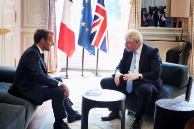 Απόπειρα Johnson να κατευνάσει την οργή Macron: Ακλόνητη η σχέση μας με τη Γαλλία