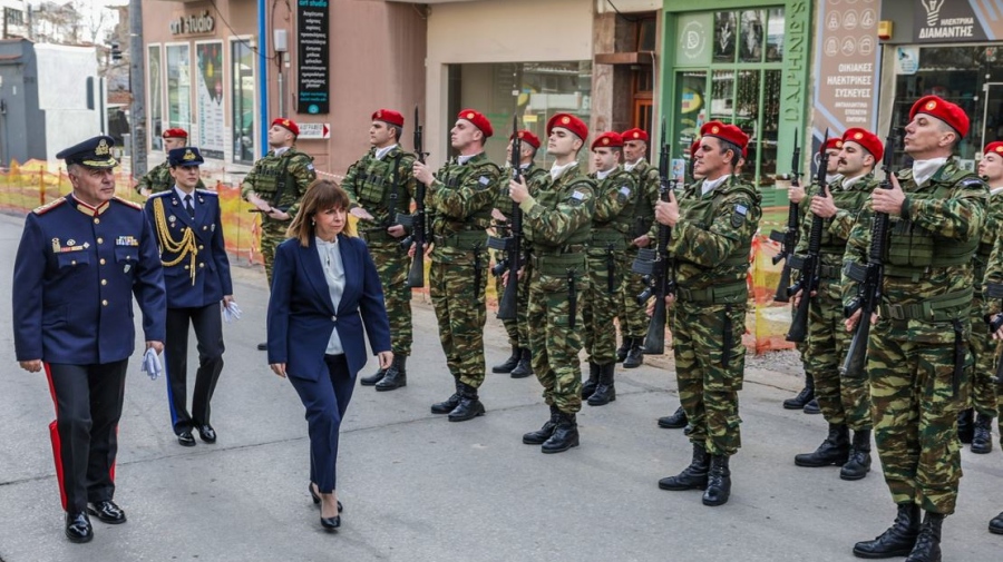 Σακελλαροπούλου: Το φως της αγάπης και της ειρήνης να διαλύσει τα σκότη που απειλούν την ανθρωπότητα