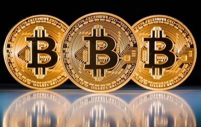 Το bitcoin κάτω από τα 9.000 δολ. με πτώση 8,62% - Οι 3 λόγοι για φόβο και πανικό