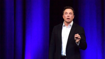 «Ο Elon Musk θα μπορούσε να γίνει ο πρώτος τρισεκατομμυριούχος μέχρι το 2025, γράφοντας ιστορία με την Tesla»